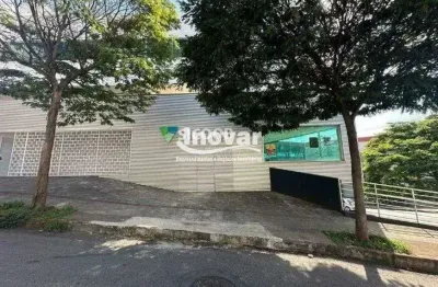 Excelente loja com aproximadamente 280 m2, pé direito alto, banheiros adaptado, vagas de garagem no