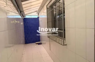 Apto de área privativa com 3 quartos, suite, 1 vaga de garagem descoberta, predio pequeno, só 04 apartamentos, quase esquina de rua josé cleto