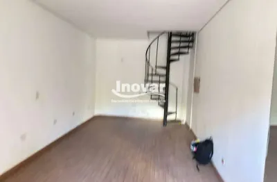 Oportunidade imperdivel, loja duplex com aproximadamente 45 m2, 02 pavimentos, 01 vaga de garagem, em frente ao mercado central