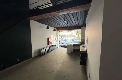 Loja de frente para a rua com aproximadamente 65 m2 total, sendo 15 m de sobreloja, banheiro, rua gonçalves dias