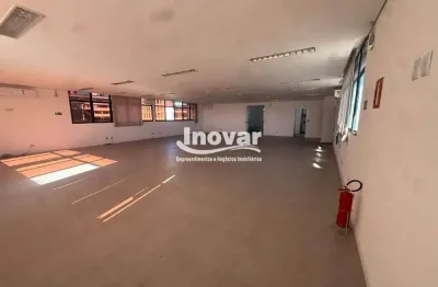 Andar corrido com aproximadamente 332m² em vão livre com 5 vagas de garagem