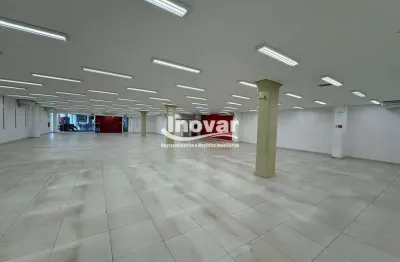 Lojão em vão livre com aproximadamente 535 m2 localizado no shopping green plaza, estacionamento rotativo, banheiros, estoque, fluxo grande de pessoas