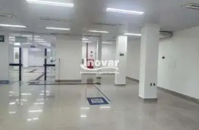 Loja no centro com área total de 448m², sendo 365m² de piso + subsolo de 83m².