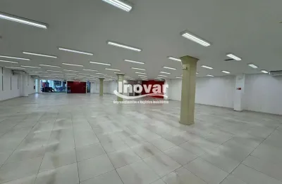 Lojão em vão livre com aproximadamente 535 m2 localizado no shopping green plaza, estacionamento rotativo, banheiros, estoque, fluxo grande de pessoas