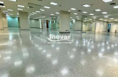 Excelente lojão com área total de 3.072 m2, em 3 pavimentos, copa, vestiários, excelente localização na rua dos goitacases