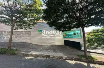 Excelente loja com aproximadamente 280 m2, pé direito alto, banheiros adaptado, vagas de garagem no prédio