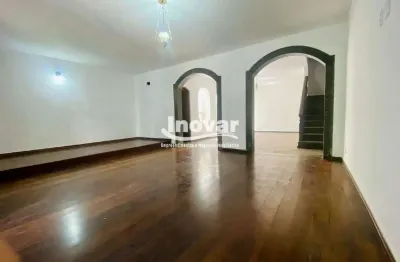 Oportunidade: Casa com aproximadamente 324 m2 total, são 3 pavimentos, 5 quartos, 6 vagas, piscina, área gourmet, quase esquina de Jose Cleto