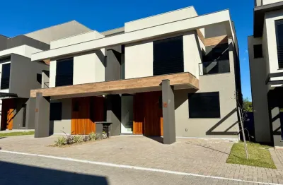 Casa em condomínio com 3 dormitórios em localização privilegiada - confira!