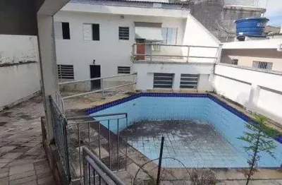 Casa com 3 quartos 4 vagas em terreno grande próximo a estrada kizaemon takeuti .