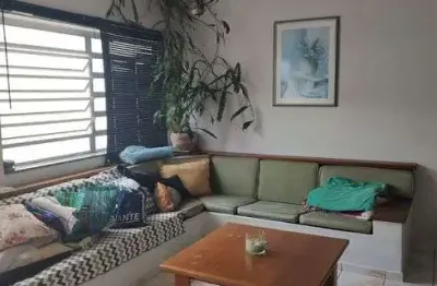 Casa com 3 quartos 4 vagas em terreno grande próximo a estrada kizaemon takeuti .