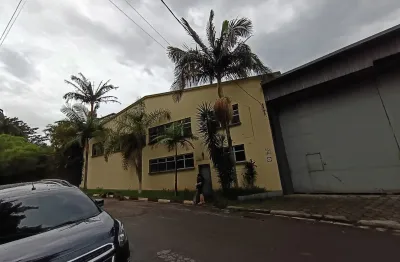 Galpão com 1500 metros em 7000 metros de área  a 300 metros da Rodovia  Regis Bittencourt