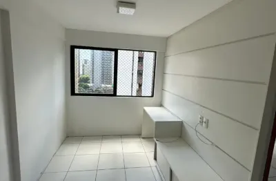 Apartamento super bem localizado no bairro nobre de casa forte, próximo a farmácias, clube alemão, hospital sta. luzia, colégios.
