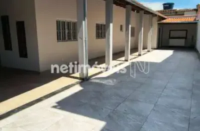Casa com 2 quartos para alugar na Rua Vinte e Dois, Severina, Ribeirão das Neves