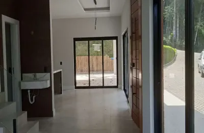 Casa em condomínio fechado com 3 quartos à venda no parque do imbui, teresópolis , 247 m2 por r$ 1.590.000