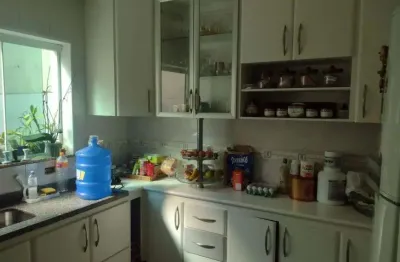 Sobrado a venda com 185 metros 3 quartos 1suíte 4 vagas quintal nova petrópolis são bernardo do camp