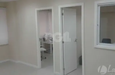 Sala comercial, reformada, com excelente metragem no edifício general vitorino
