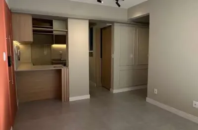 Apartamento 1 dormitório, sol norte, localizado no centro histórico