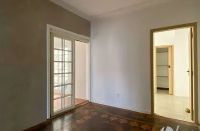 Apartamento 2 dormitórios, de frente, com churrasqueira, localizado no centro hi