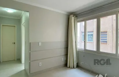 Apartamento semimobiliado com portaria no centro histórico