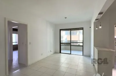 Cobertura com 174m², de frente, 3 dormitórios, em ótima localização no menino de