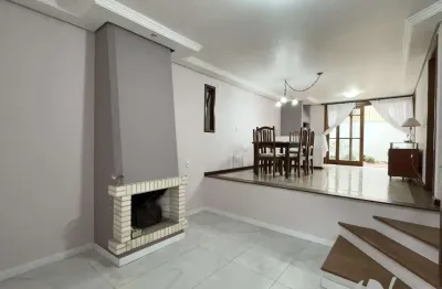 Casa em condomínio com 3 dormitórios e 2 vagas de garagem no jardim isabel