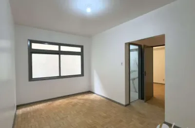 Apartamento 1 dormitório reformado no coração do centro histórico