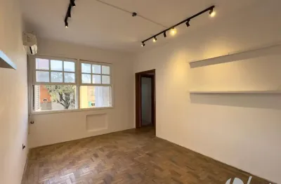 Apartamento reformado de 68m², 3 dormitórios no bairro praia de belas