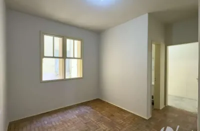 Apartamento 1 dormitório reformado em ótima localização no centro histórico