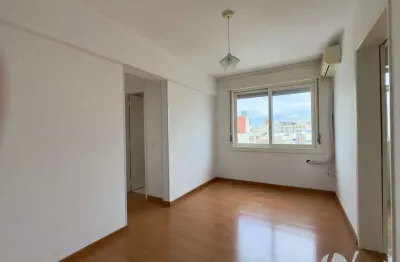 Apartamento 1 dormitório com vista para o Guaíba no Centro Histórico