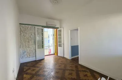 Apartamento 2 dormitórios super silencioso no centro histórico