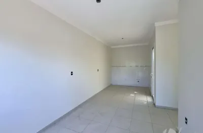 Casa em condomínio com 2 dormitórios, vaga de garagem e churrasqueira na olaria