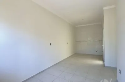 Casa em condomínio com 2 dormitórios, vaga de garagem e churrasqueira na olaria