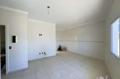 Casa em condomínio com 2 dormitórios, vaga de garagem e churrasqueira na olaria