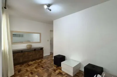 Apartamento de 3 dormitórios, super amplo e bem iluminado no centro histórico