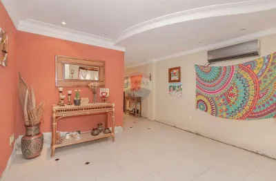 Casa com 3 pavimentos, 3 quartos e 4 banheiros à venda, 144,31 m² por r$ 590.000,00
