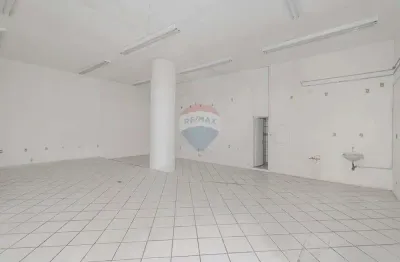 Loja de esquina em frente à entrada principal do complexo hospitalar santa casa de misericórdia - centro de porto alegre