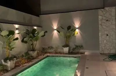 Prepare-se para viver com conforto e sofisticação, no melhor condominio da região, casa conta com fotovoltaica 3 suítes e um paisagismo impecável