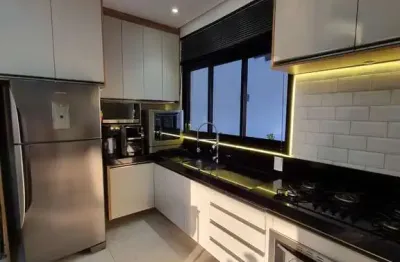 Venha se encantar com esta incrível casa localizada em condomínio. com 3 suítes e uma piscina maravilhosa, mobiliada pronta para morar !