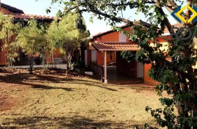 O lote tem 720m2 de área verde, perfeito para relaxar e aproveitar momentos ao ar livre com sua família.