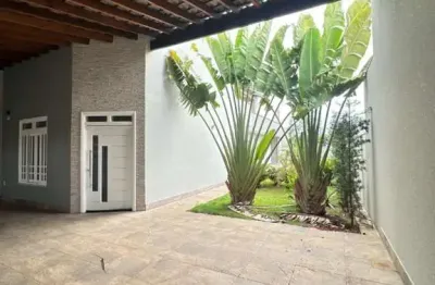 Descubra o seu novo lar dos sonhos nesta incrível casa localizada em um bairro com grande potencial de valorização na cidade!