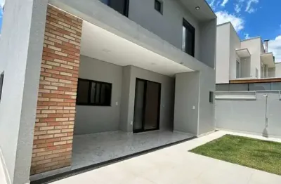 Um terreno de 300 m2 com uma construção de 190 m2, essa casa possui três suítes espaçosas e confortáveis, perfeitas para acomodar toda a sua família.