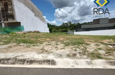 Não apenas o terreno é espetacular, mas também o loteamento em que está inserido. trata-se de um loteamento fechado, com um sistema de lazer completo