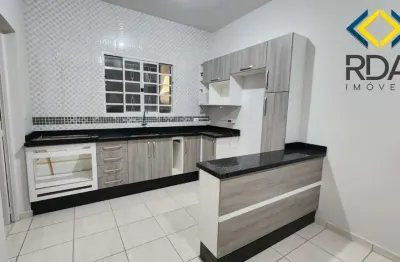 Venha conhecer o nosso charmoso apartamento no andar de cima de um prédio com apenas 4 unidades, sendo 2 no térreo e 2 no andar de cima