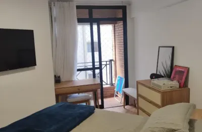 Apto andar alto, recém reformado, com 2 dorm. região privilegiada
