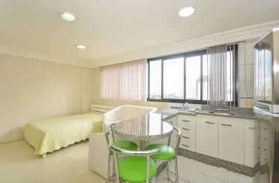 Kitnet / Stúdio à venda na Avenida Presidente Affonso Camargo, 633, Cristo Rei, Curitiba, 28 m2 por R$ 250.000