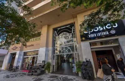 Sala comercial à venda na avenida luiz xavier, 68, centro, curitiba, 32 m2 por r$ 148.000