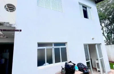 Casa á venda com 3 dormitórios, com vagas garagem em cotia / sp