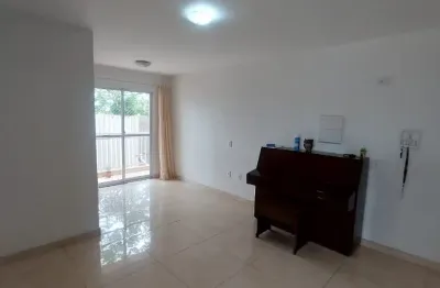 Aluga-se apartamento com 2 dormitórios com sacada e uma vaga de garagem