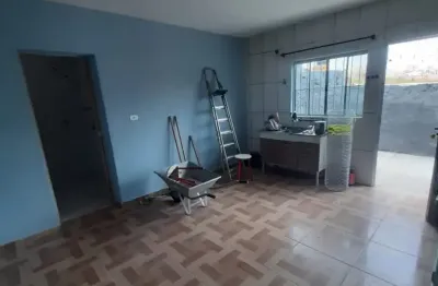 ALUGA Casa com 3 cômodos com garagem individual em Itapevi - São Paulo