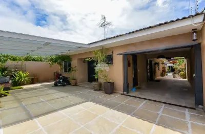 Casa com 3 quartos à venda na rua amadeu natal, 111, santa cândida, curitiba, 247 m2 por r$ 1.200.000